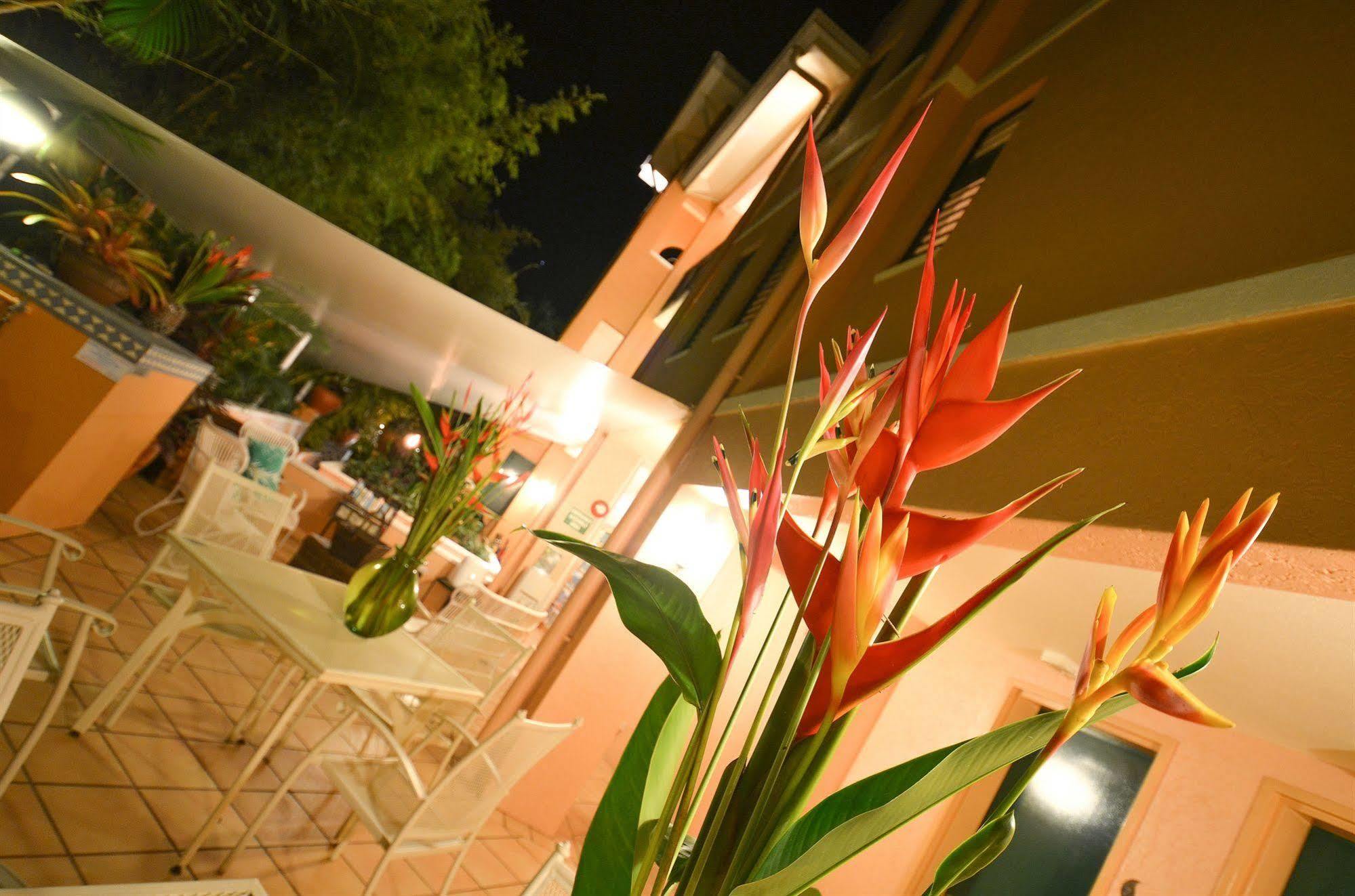 Martinique On Macrossan Apart otel Port Douglas Dış mekan fotoğraf