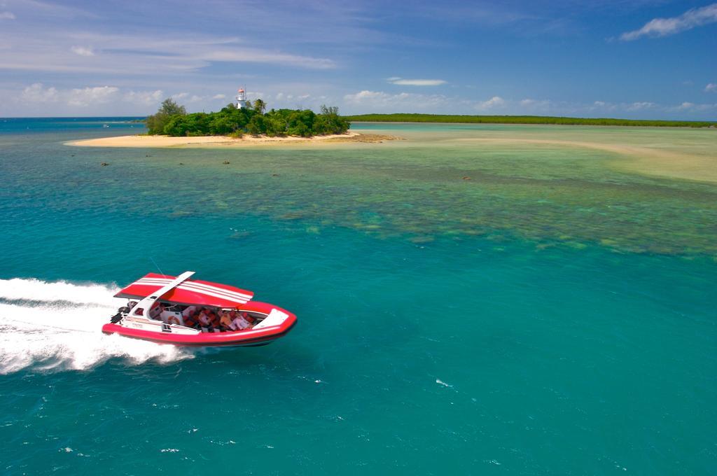 Martinique On Macrossan Apart otel Port Douglas Dış mekan fotoğraf