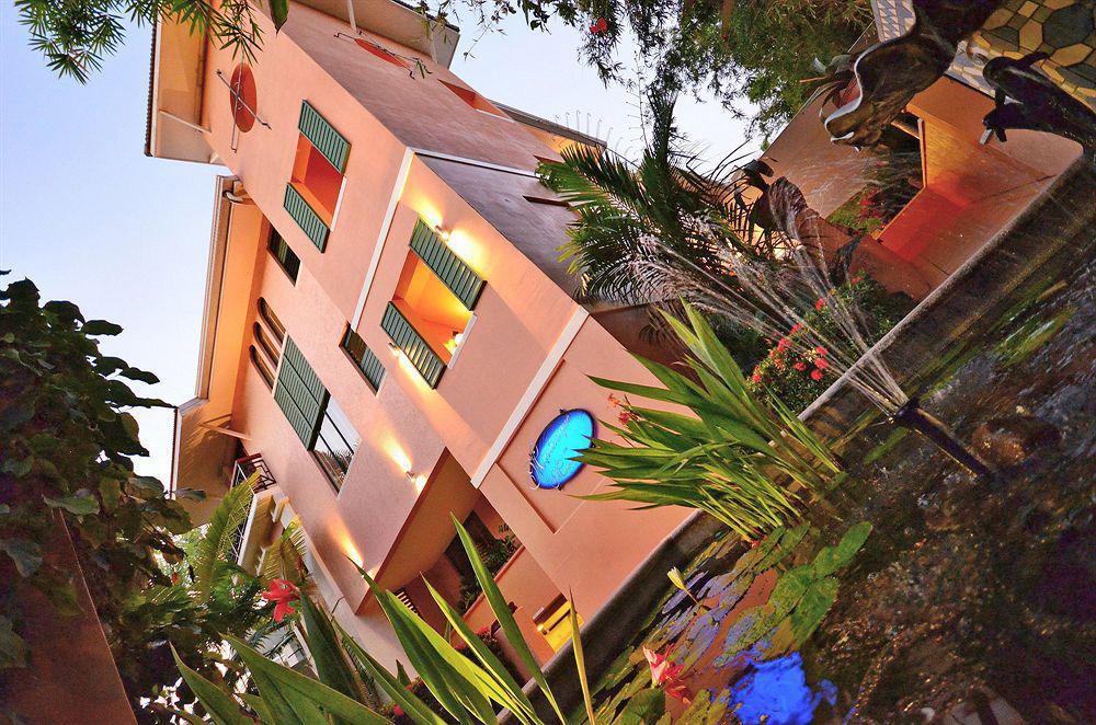 Martinique On Macrossan Apart otel Port Douglas Dış mekan fotoğraf